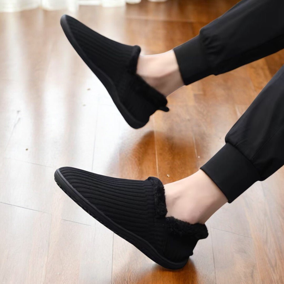 Naturcontact Kozy Contact 2.0 barefoot slippers in black, with soft vegan fur lining, flexible zero-drop sole and wide toe box for natural indoor walking comfort