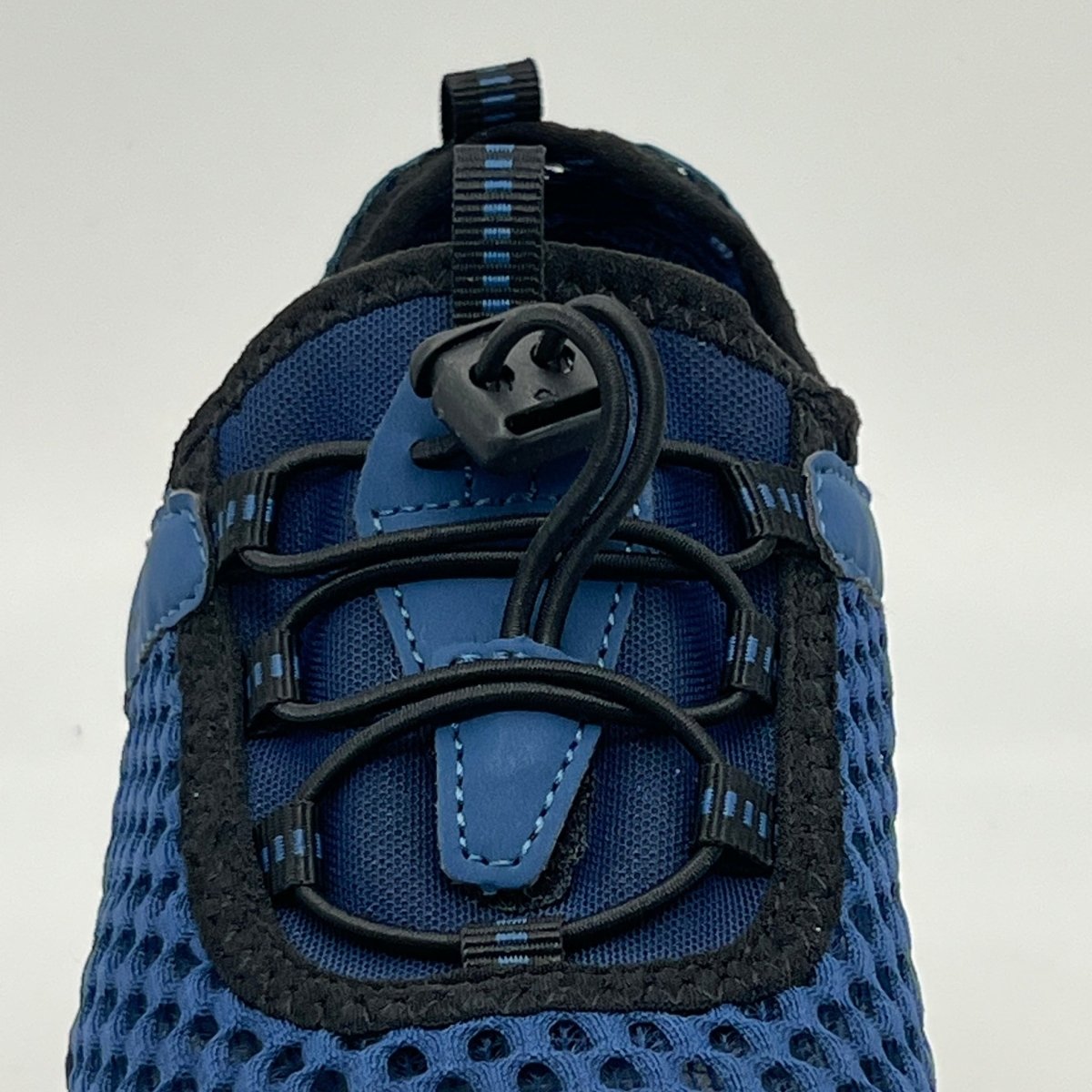 Blue hiking trekking barefoot shoes Naturcontact with details of the elastic laces with quick-release
