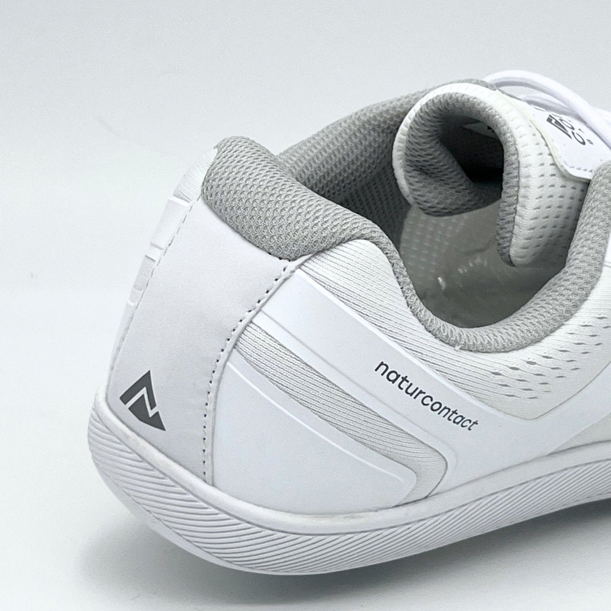 Heel detail of Naturcontact Metro Flex 3.0 barefoot shoes with breathable technical mesh