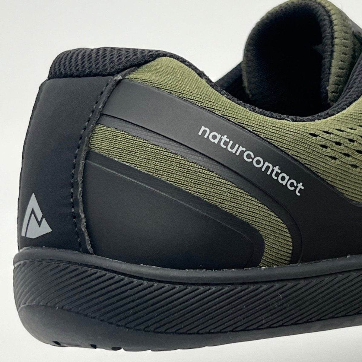 Close-up of Naturcontact Metro Flex 3.0 minimalist barefoot shoe for everyday heel showing reinforced back support breathable mesh upper and minimalist sole design
